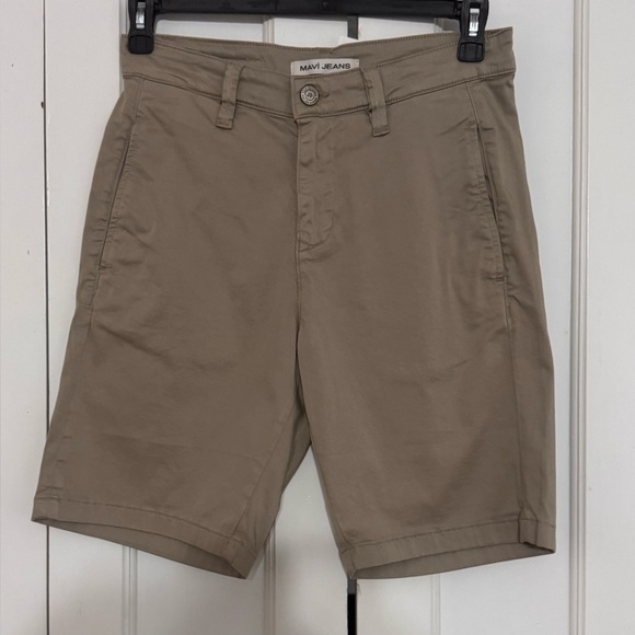 Mavi Matteo Shorts, Beige Sateen Twill - Picture 5 of 7